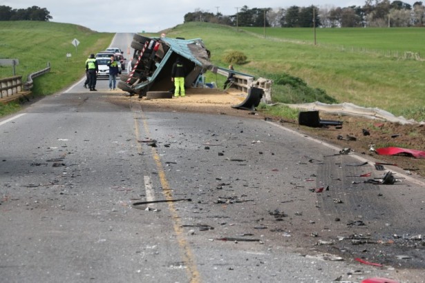 Accidente choque frontal en ruta 226 ago 17 (1)